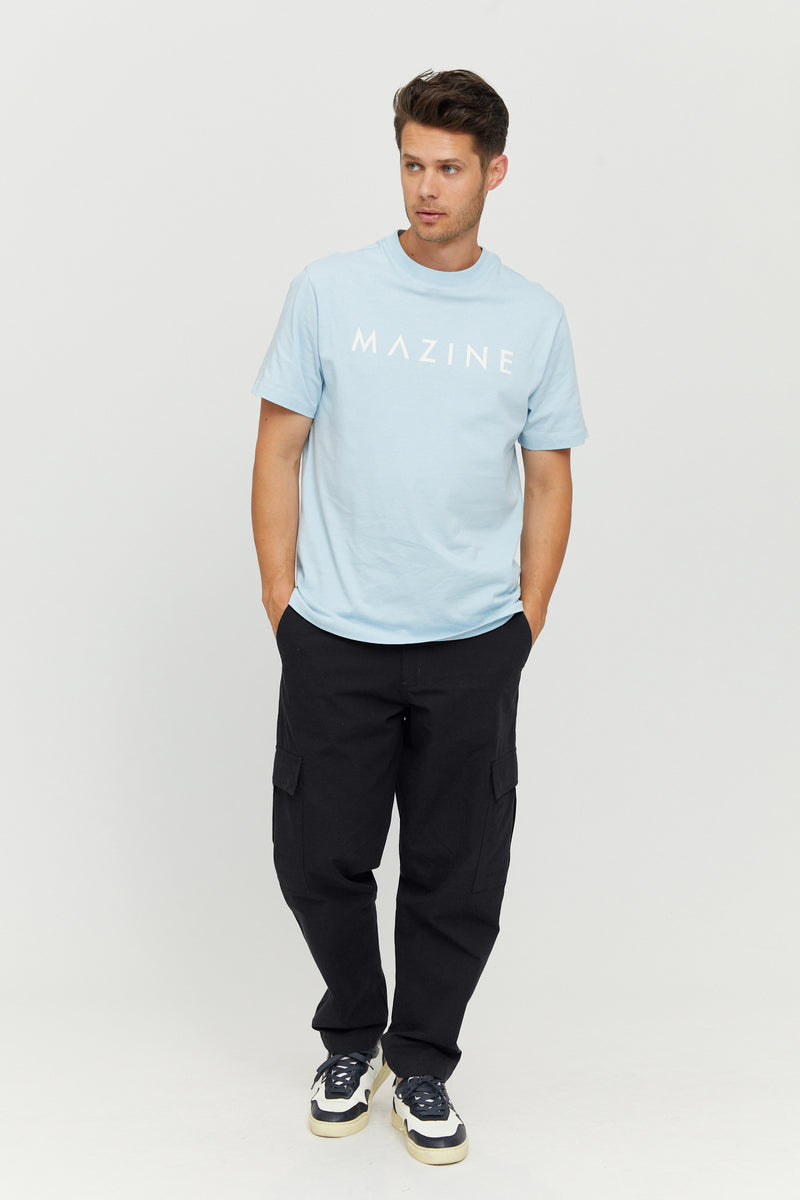 Fabian ist 1,86 und trägt Größe M