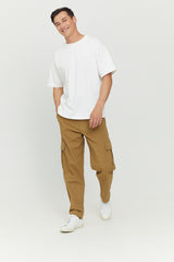 Tian ist 1,86 und trägt Größe M