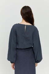 Jasmin ist 1,76 und trägt Größe S