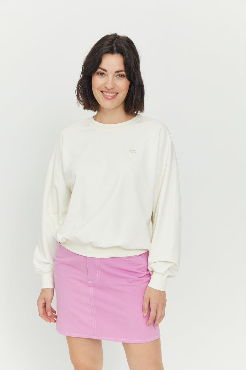 Maren ist 1,72 und trägt Größe S