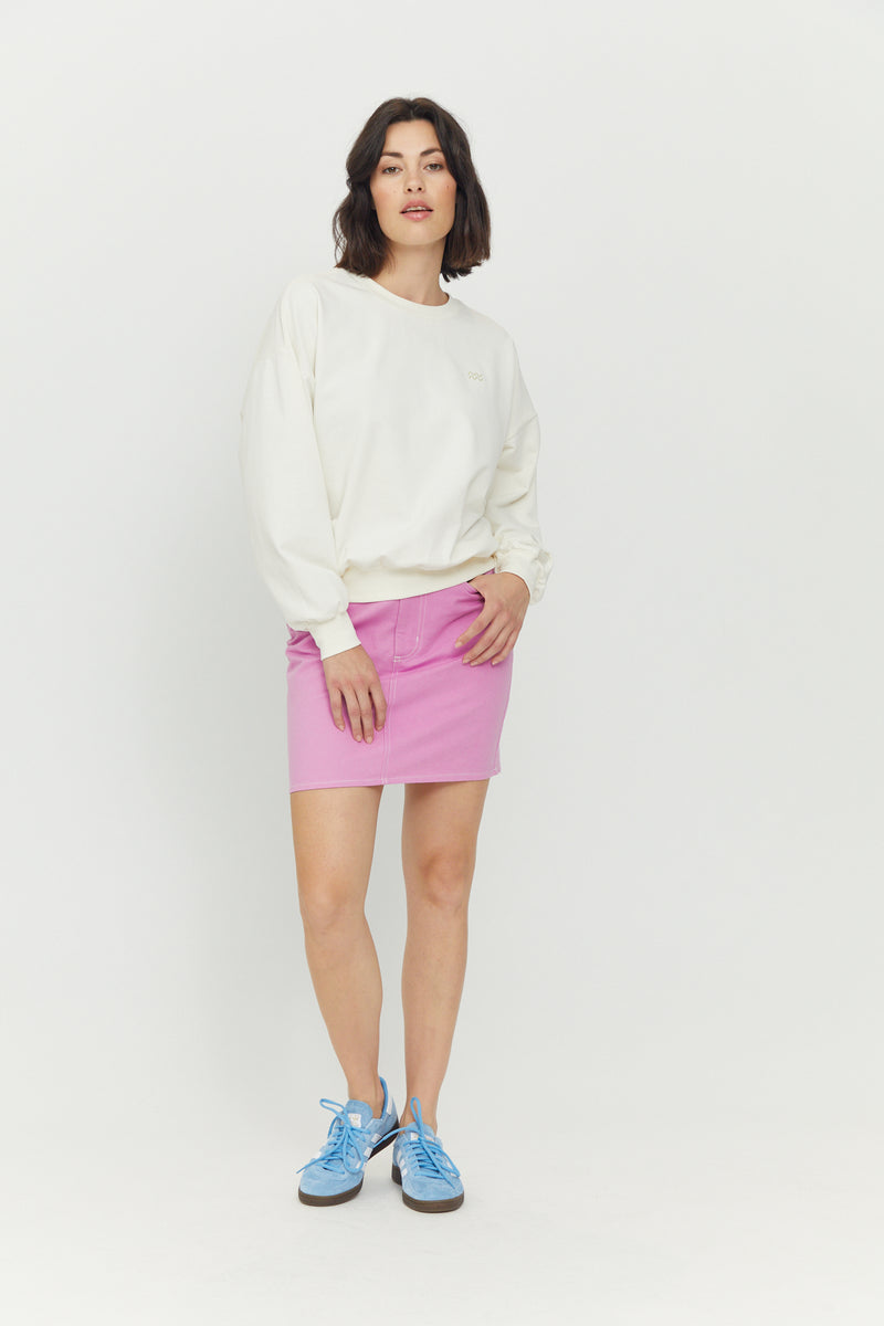 Maren ist 1,72 und trägt Größe S