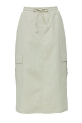 Ina ist 1,75 und trägt Größe S