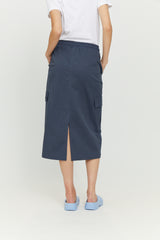 Nika ist 1,79 und trägt die Größe S