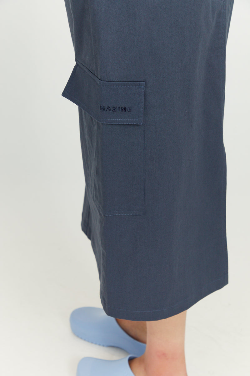 Nika ist 1,79 und trägt die Größe S