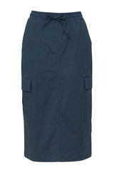 Nika ist 1,79 und trägt die Größe S