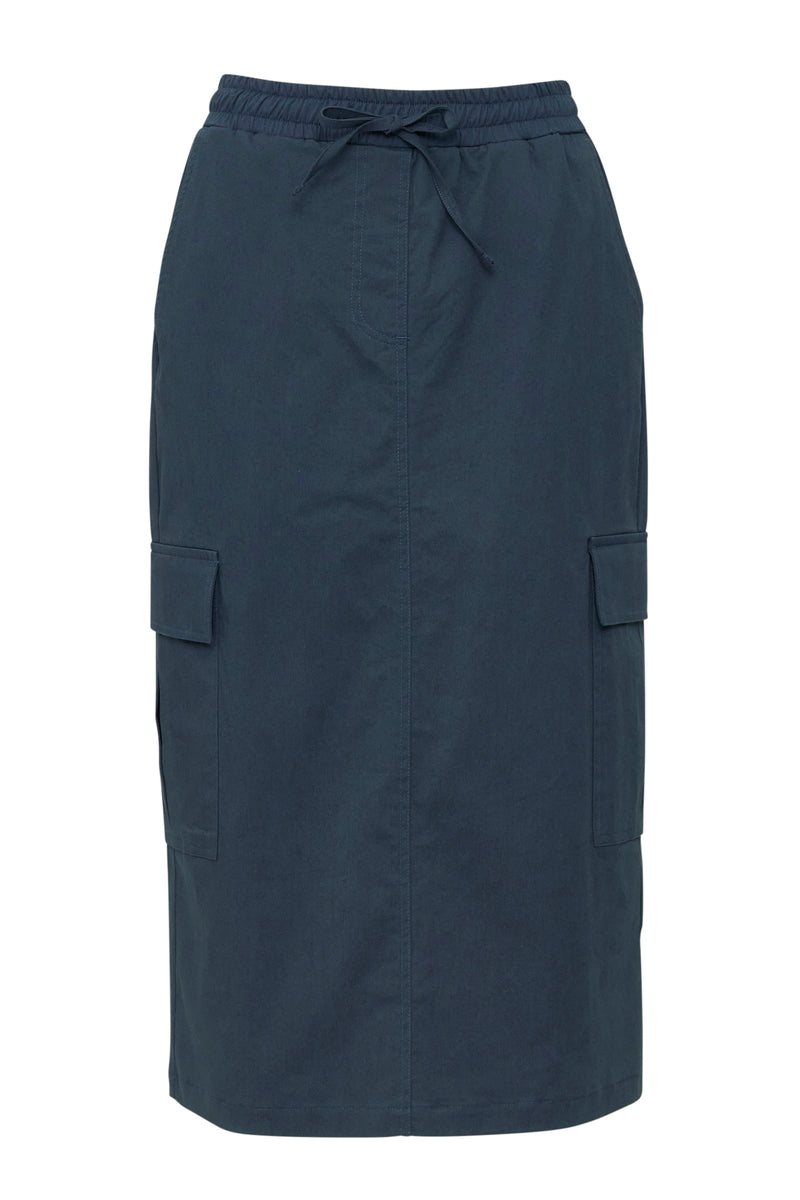 Nika ist 1,79 und trägt die Größe S