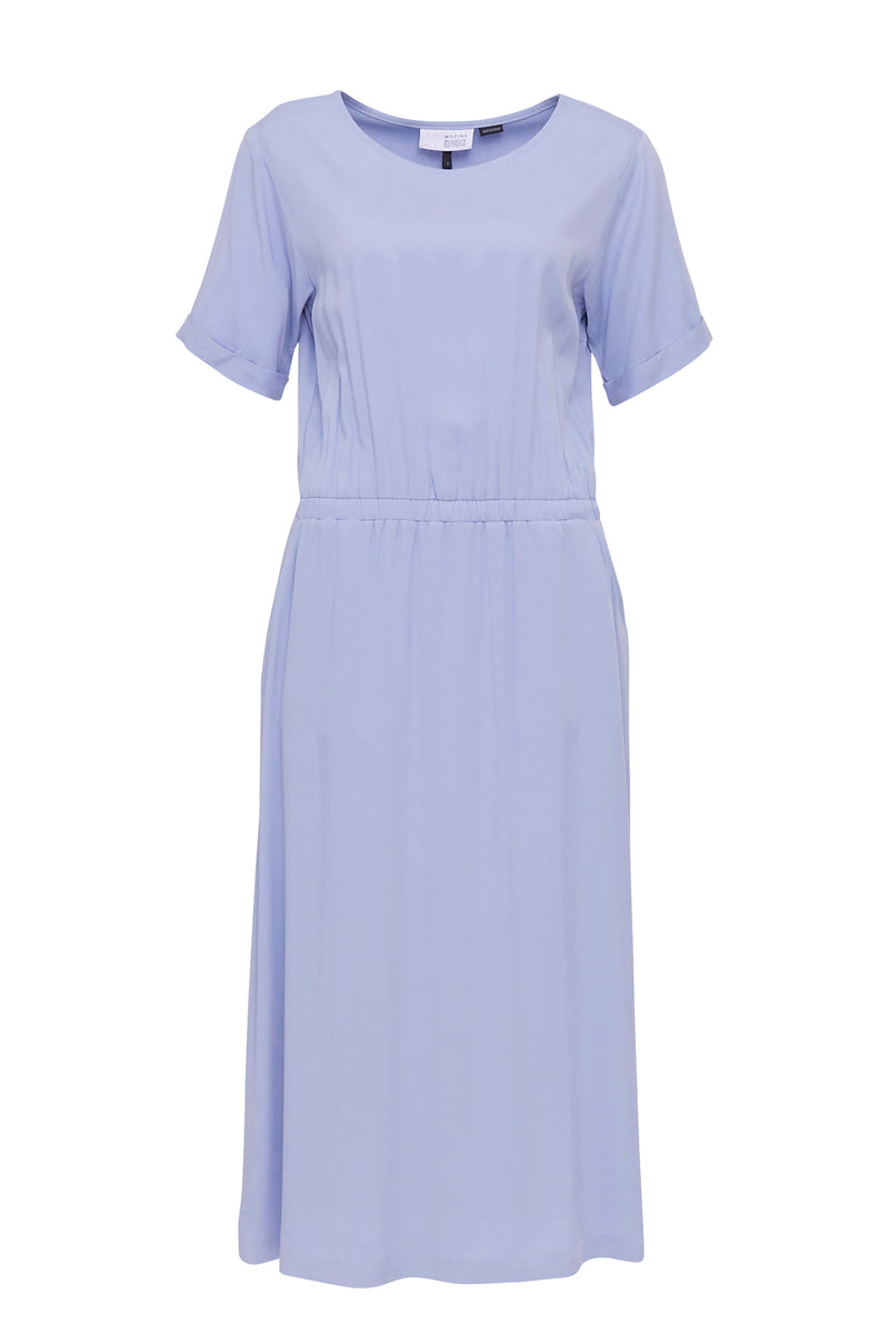 Maren ist 1,72 und trägt Größe S