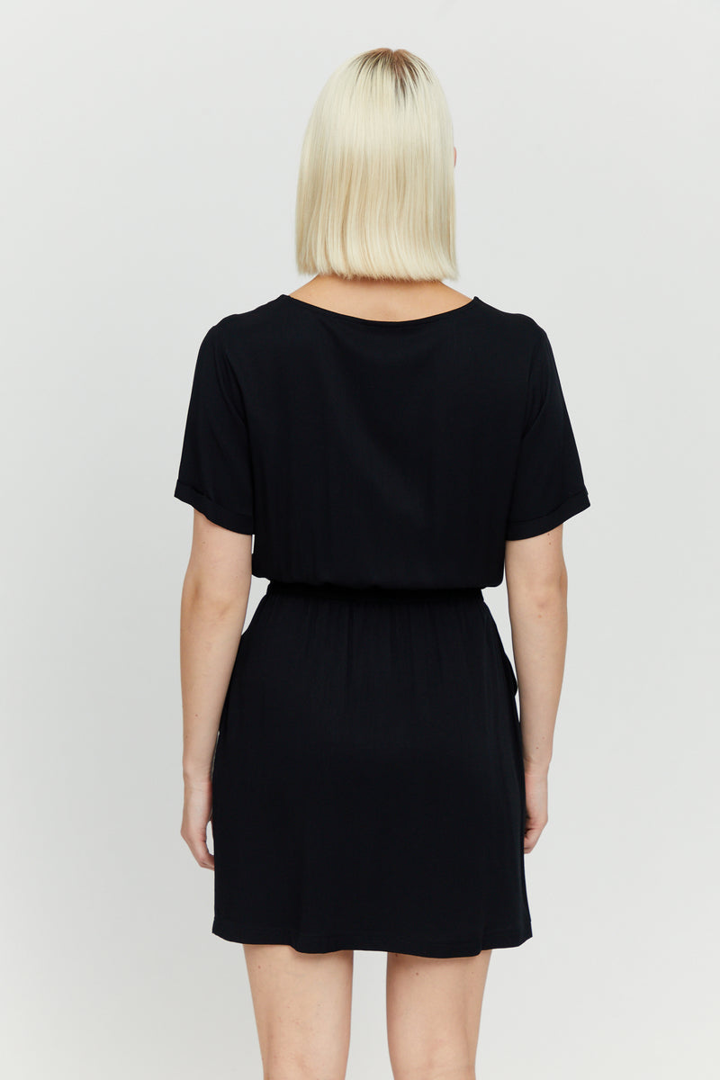 Violina ist 1,75 und trägt Größe S