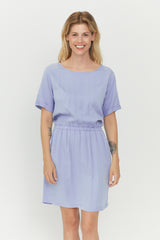 Ina ist 1,75 und trägt Größe S