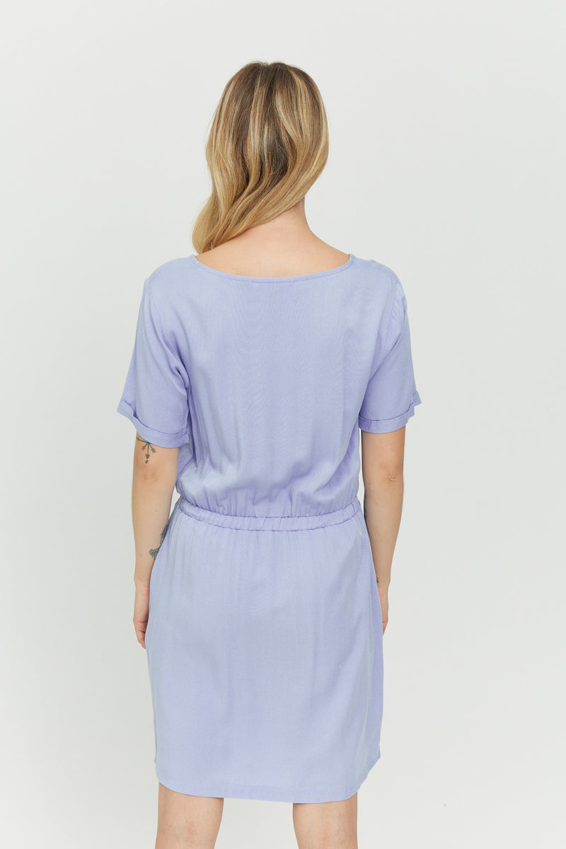 Ina ist 1,75 und trägt Größe S