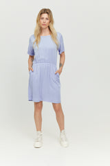 Ina ist 1,75 und trägt Größe S