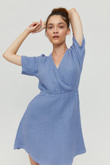 Jasmin ist 1,76 und trägt Größe S