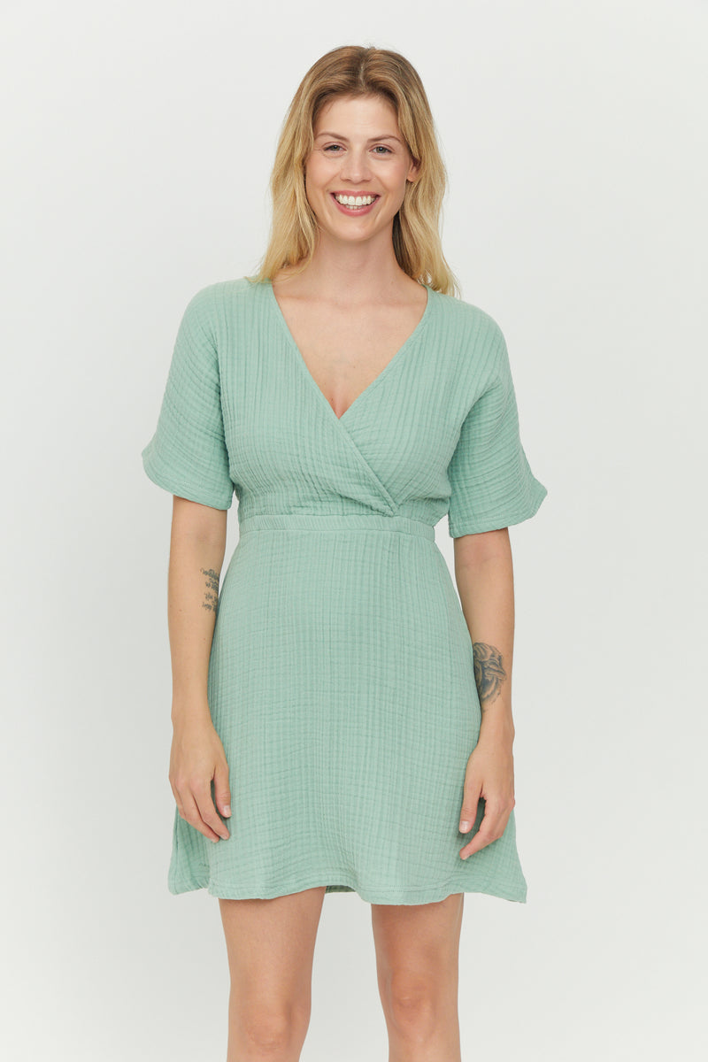 Ina ist 1,75 und trägt Größe S