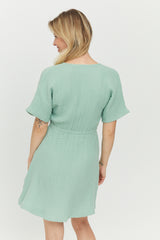 Ina ist 1,75 und trägt Größe S