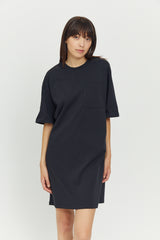 Nika ist 1,79 und trägt die Größe S