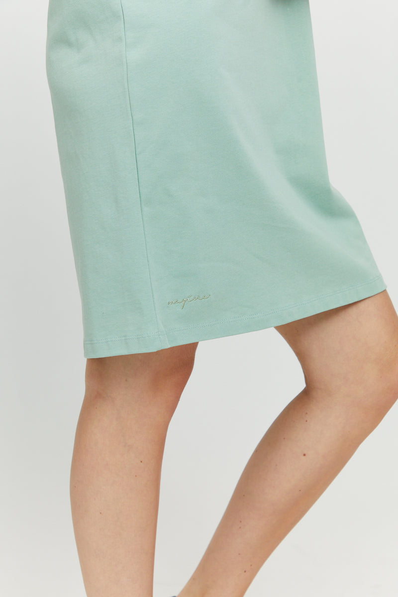 Violina ist 1,75 und trägt Größe S