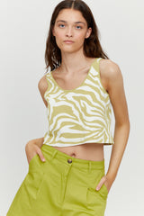 Jasmin ist 1,76 und trägt Größe S