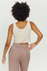 Anthea ist 1,79 und trägt die Größe S