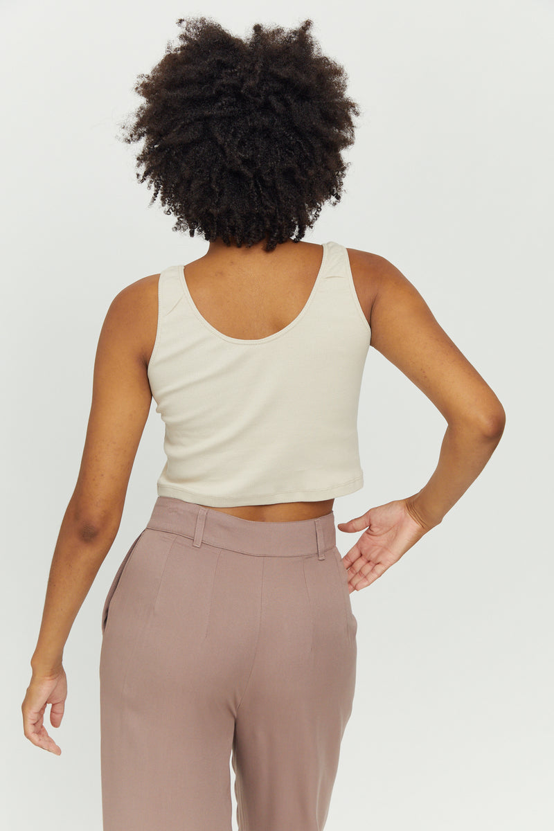 Anthea ist 1,79 und trägt die Größe S