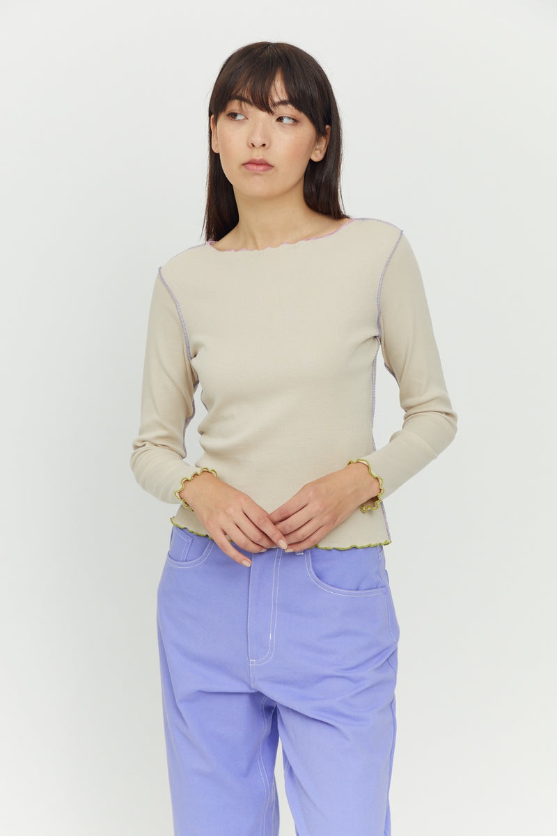 Nika ist 1,79 und trägt die Größe S