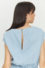 Nika ist 1,79 und trägt die Größe S