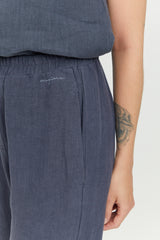 Ina ist 1,75 und trägt Größe S