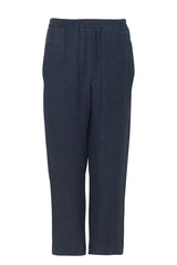 Ina ist 1,75 und trägt Größe S