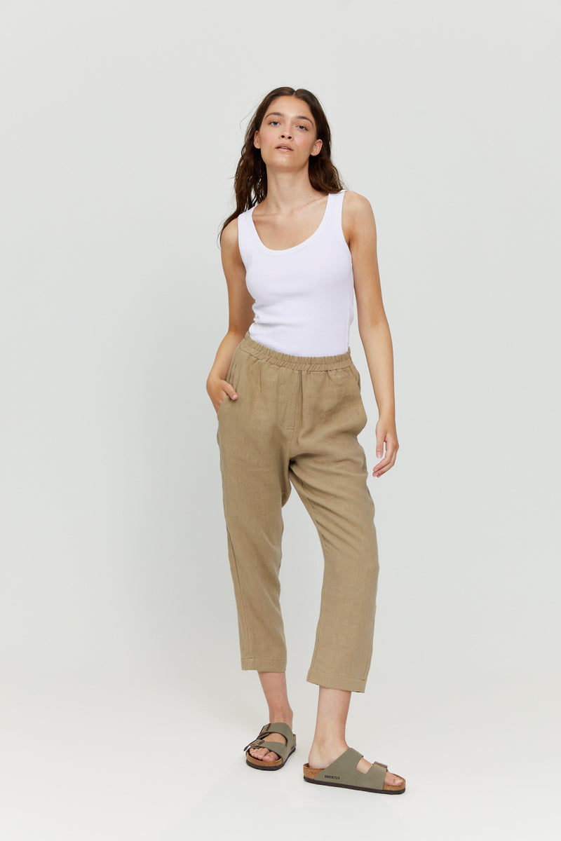 Jasmin ist 1,76 und trägt Größe S