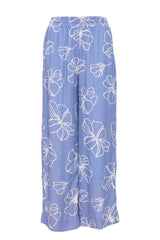 Nika ist 1,79 und trägt die Größe S