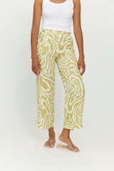 Anthea ist 1,79 und trägt die Größe S