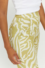 Anthea ist 1,79 und trägt die Größe S