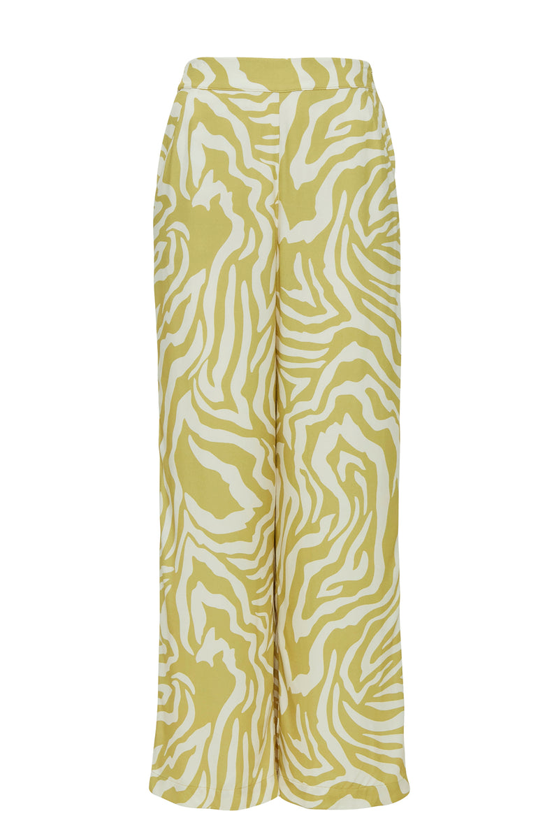 Anthea ist 1,79 und trägt die Größe S