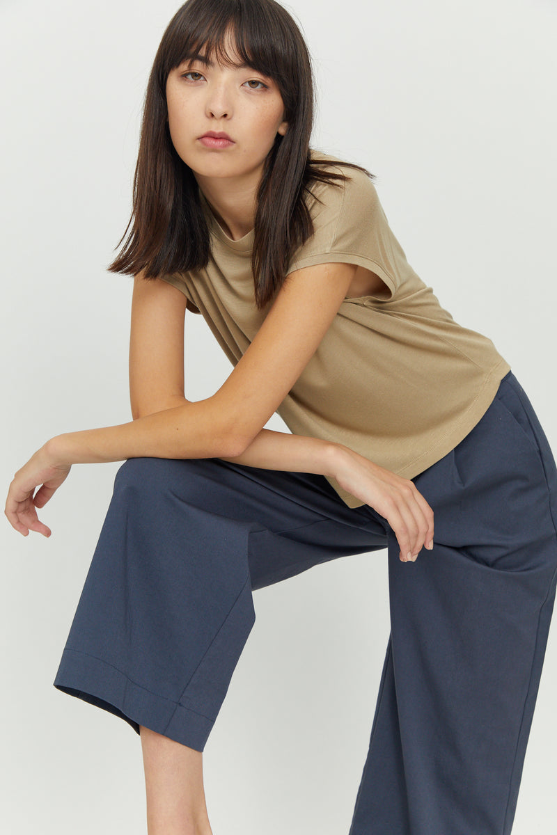 Nika ist 1,79 und trägt die Größe S