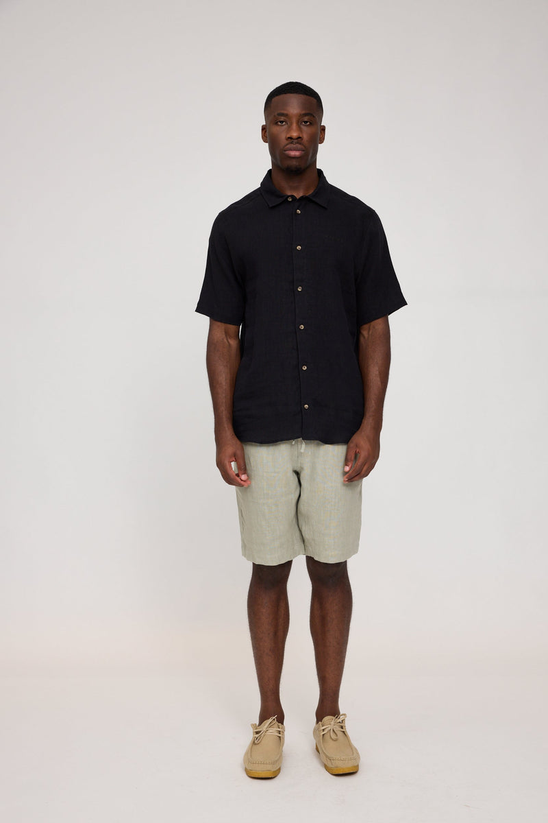 Terence ist 1,90 und trägt Größe L