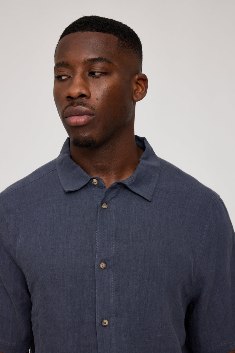 Terence ist 1,90 und trägt Größe L