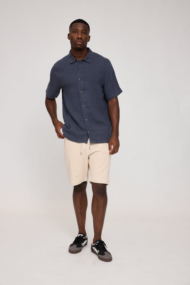 Terence ist 1,90 und trägt Größe L