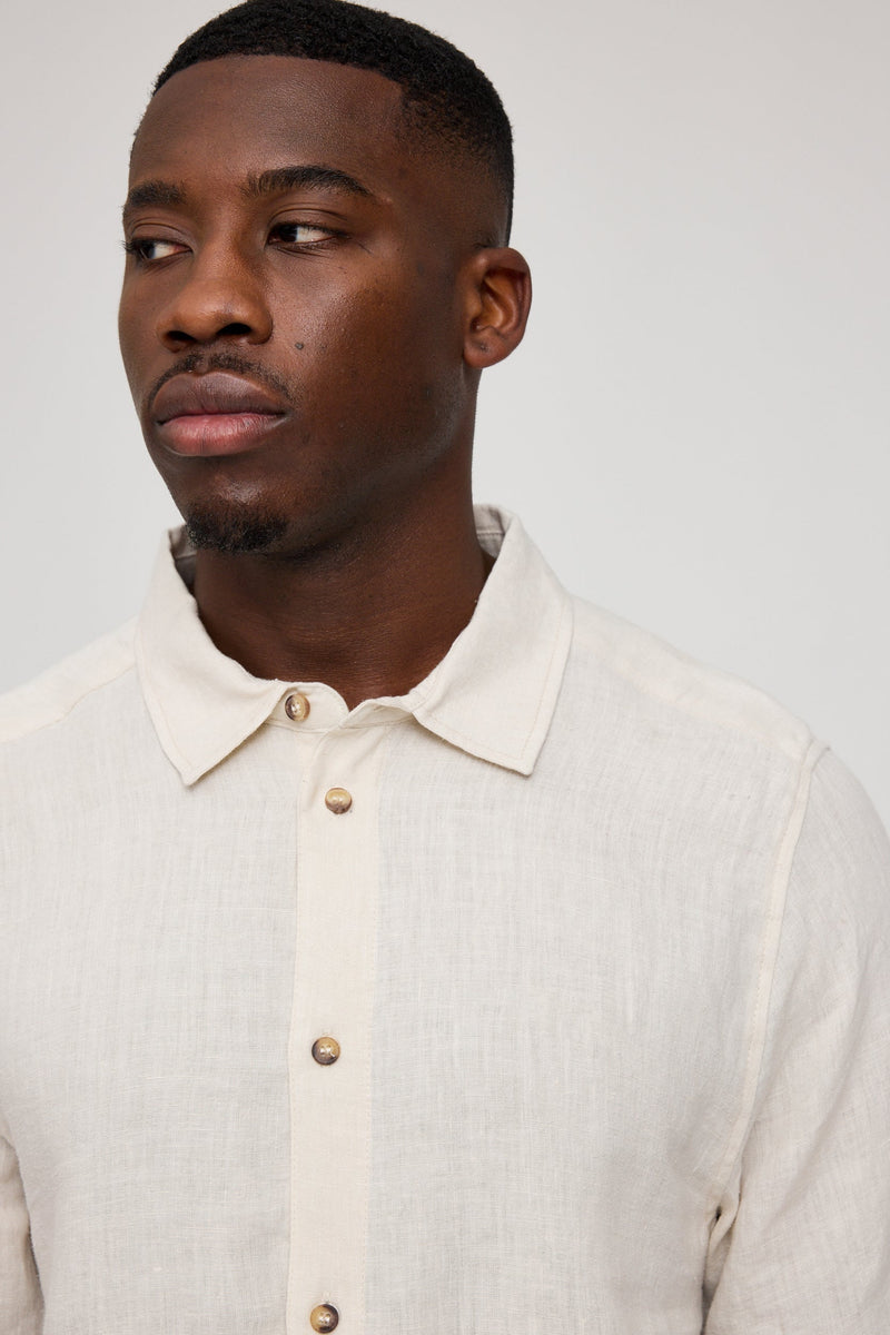 Terence ist 1,90 und trägt Größe L