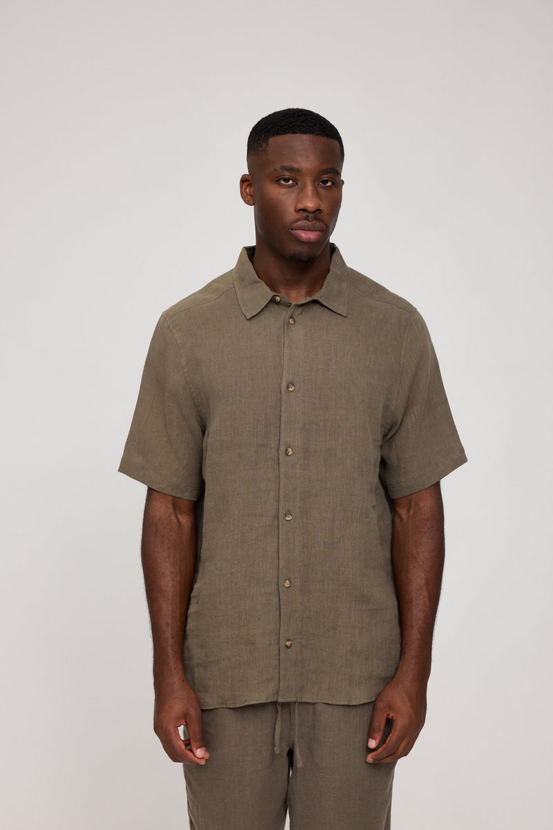 Terence ist 1,90 und trägt Größe L