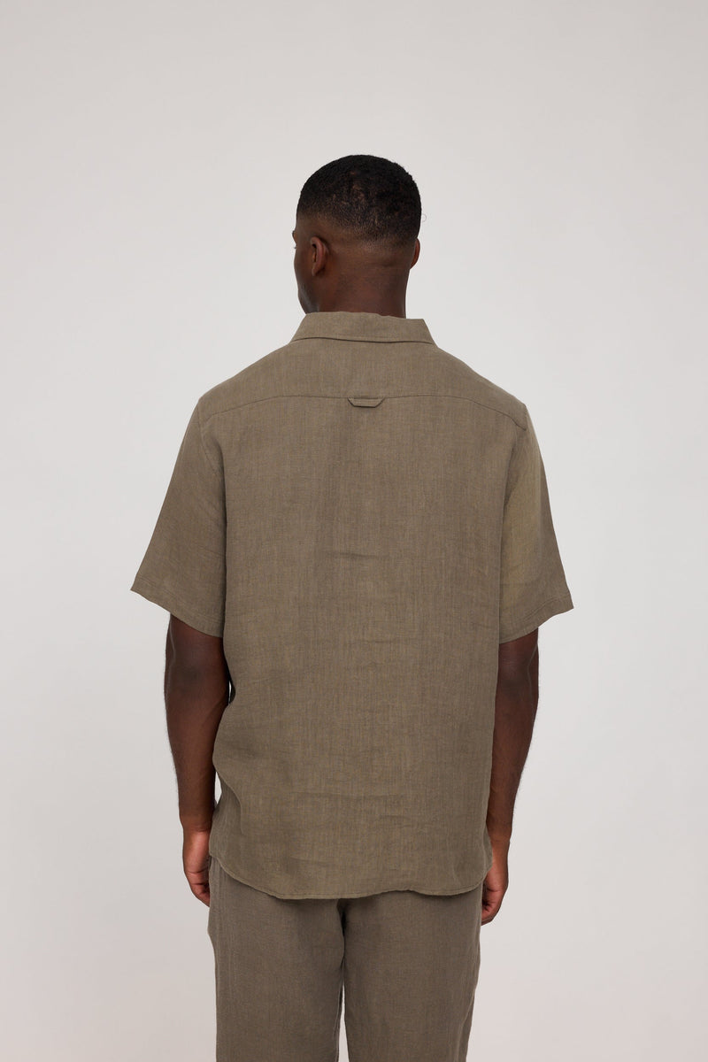 Terence ist 1,90 und trägt Größe L