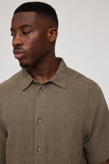 Terence ist 1,90 und trägt Größe L