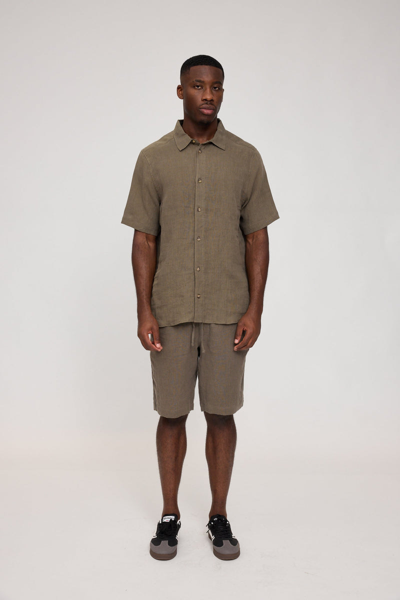 Terence ist 1,90 und trägt Größe L