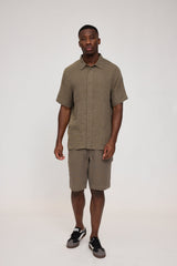 Terence ist 1,90 und trägt Größe L