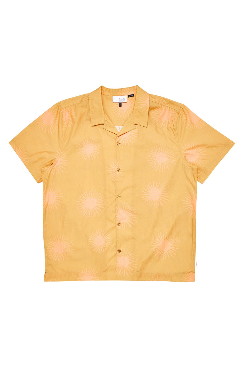 Lennox ist 1,90 und trägt Größe L