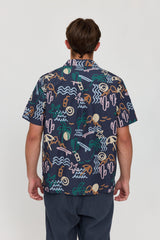 Lennox ist 1,90 und trägt Größe L