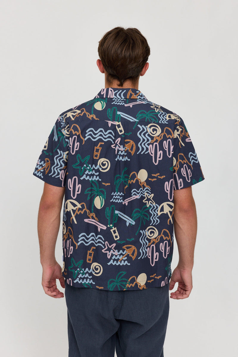 Lennox ist 1,90 und trägt Größe L