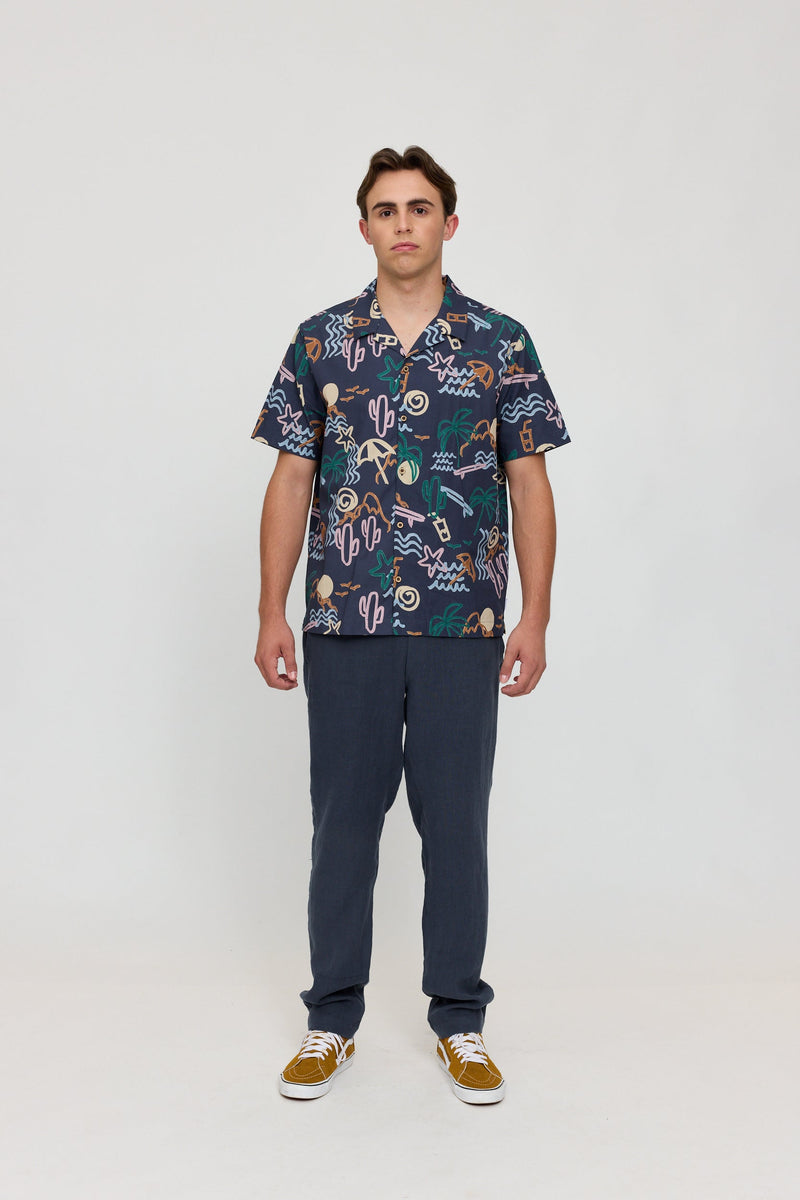 Lennox ist 1,90 und trägt Größe L