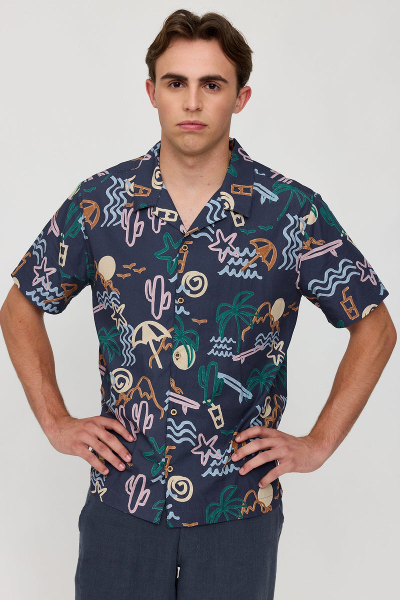 Lennox ist 1,90 und trägt Größe L