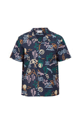 Lennox ist 1,90 und trägt Größe L