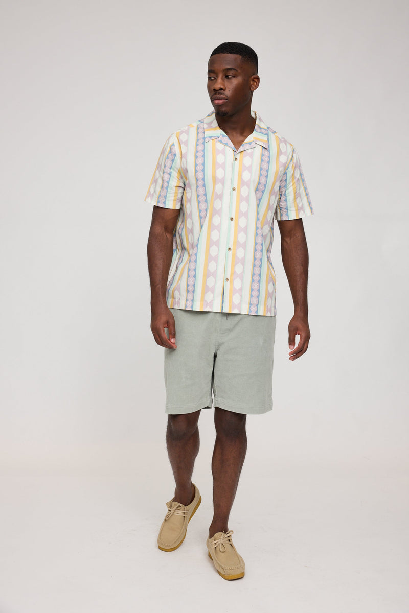 Terence ist 1,90 und trägt Größe L