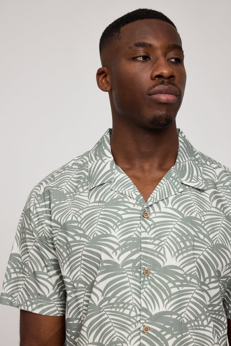 Terence ist 1,90 und trägt Größe L